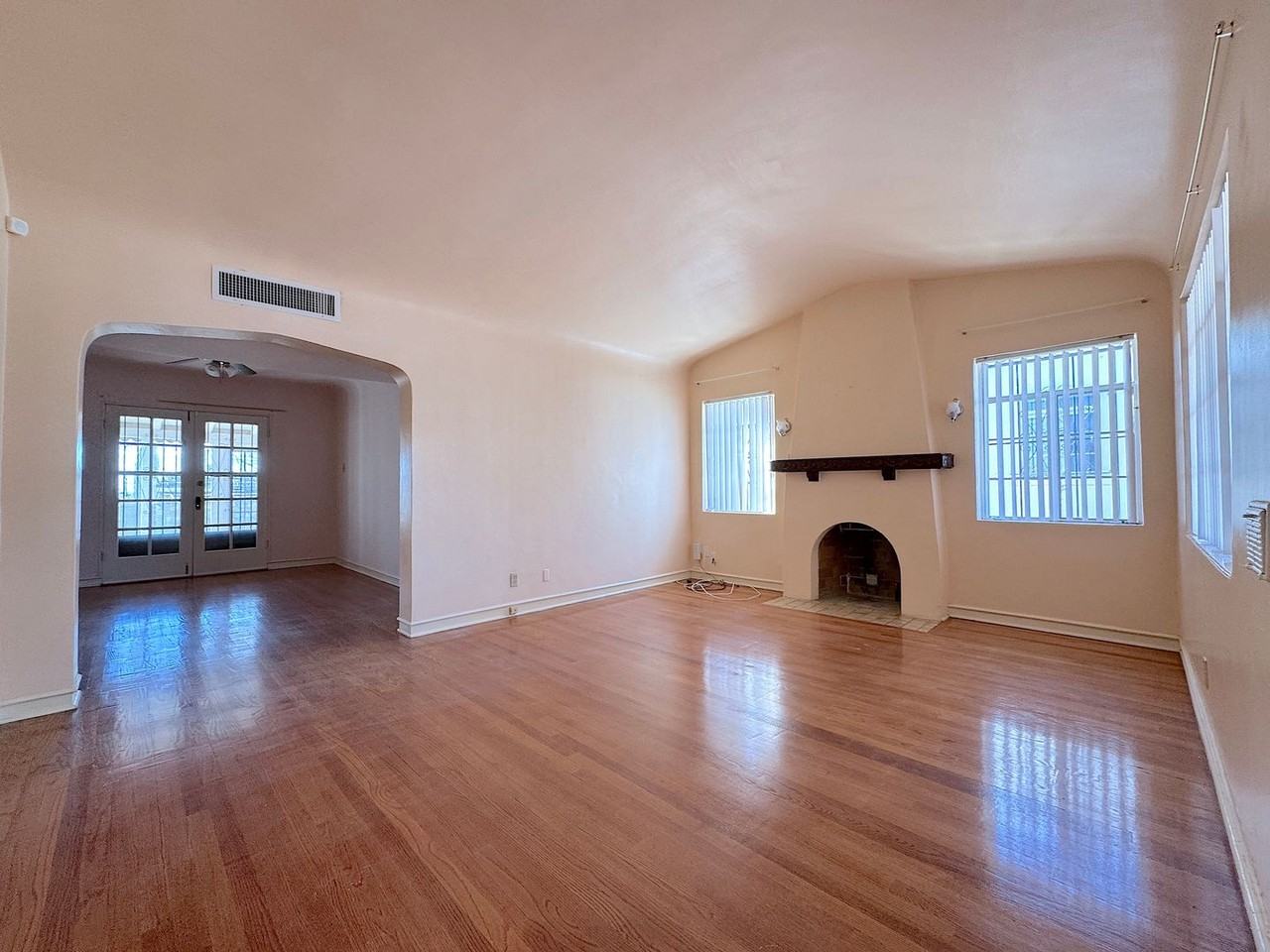3706 Sacramento Ave - Photo 6 of 25