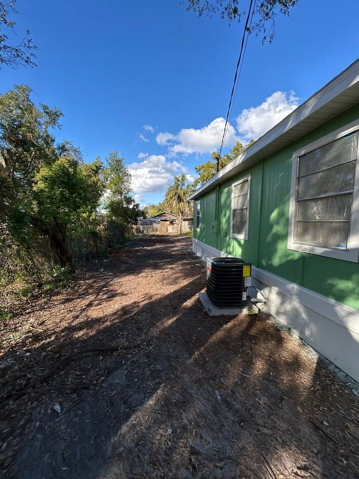 413 W 7th St - Photo 3 of 7