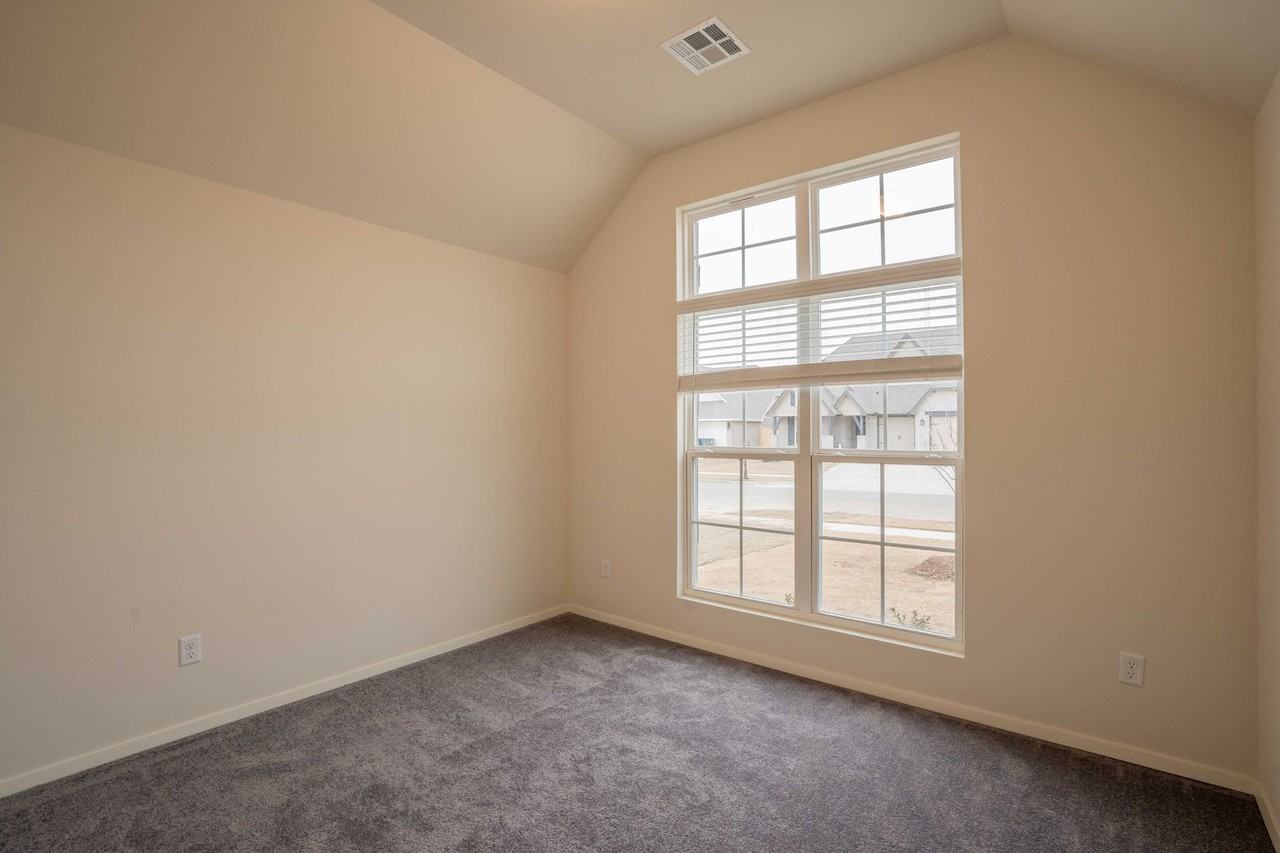 12311 S Lakewood Ave - Photo 3 of 44
