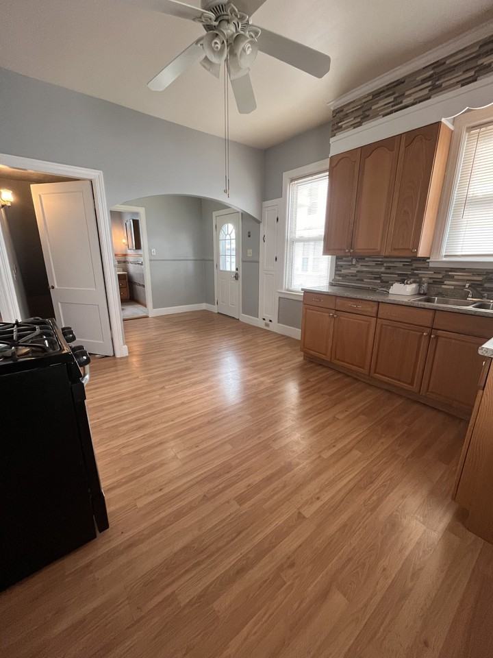 35 Mary Ave #NA - Photo 2 of 11