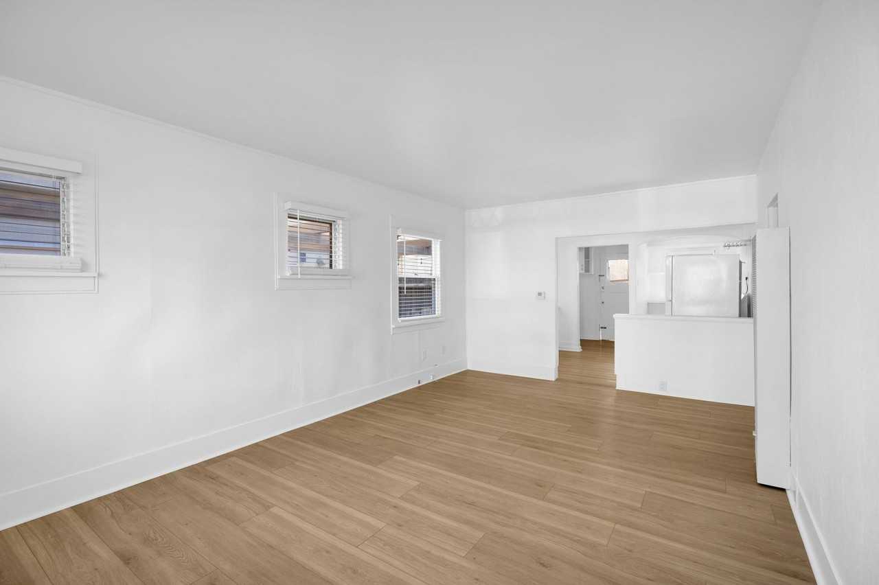 160 Savona Walk - Photo 3 of 24