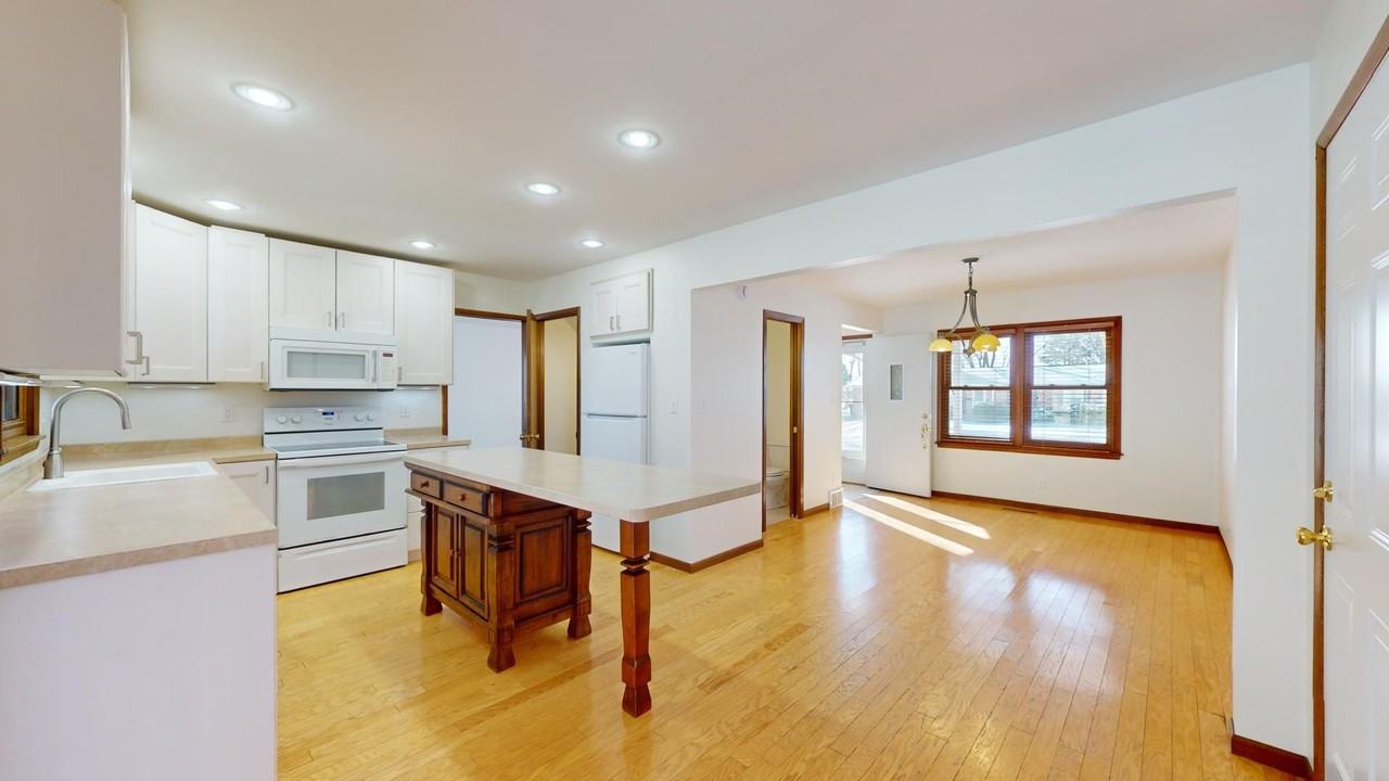 2718 Eisenhower Ave - Photo 5 of 25