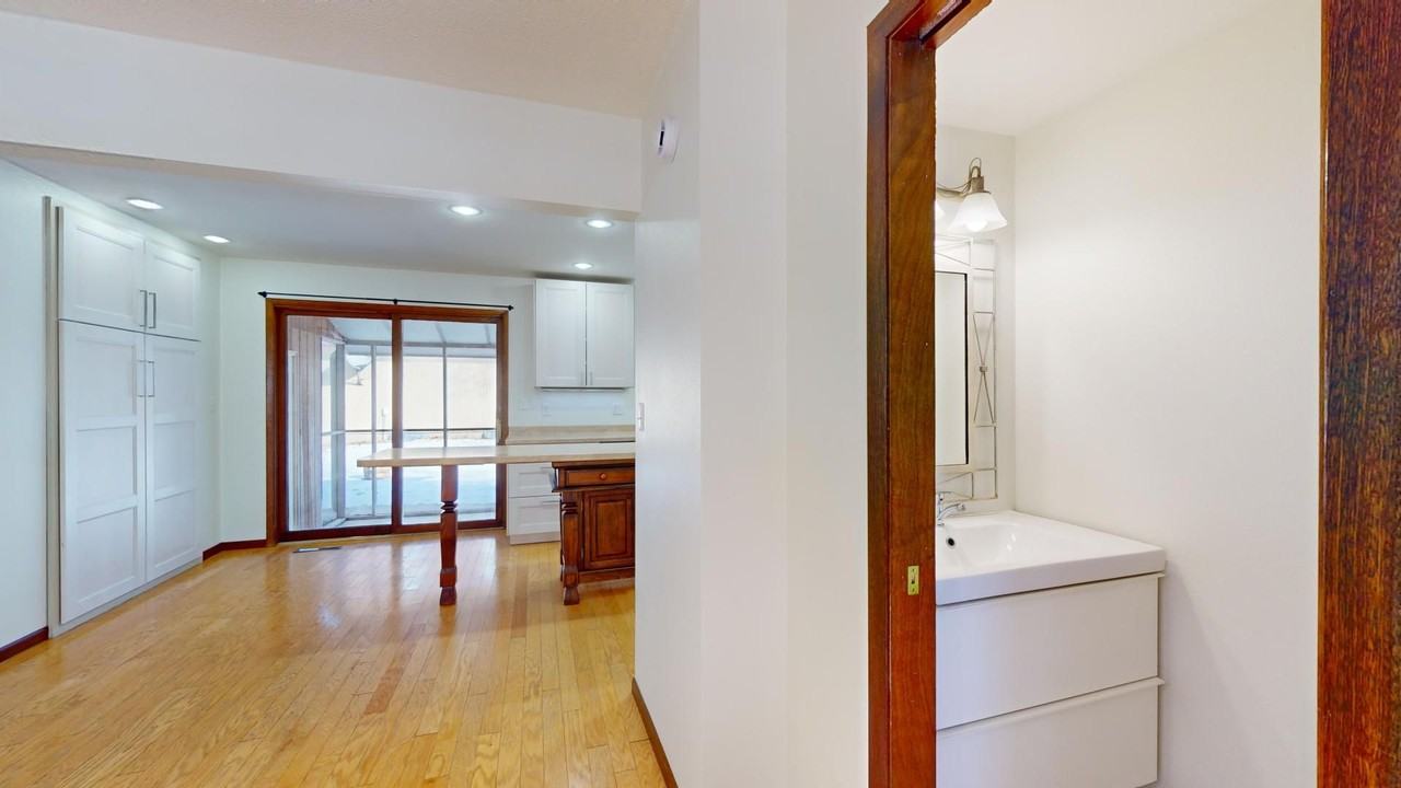 2718 Eisenhower Ave - Photo 6 of 25