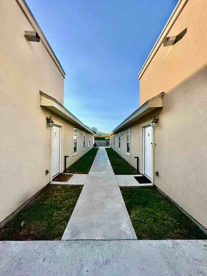 2407 N Mojave #4 - Photo 3 of 20