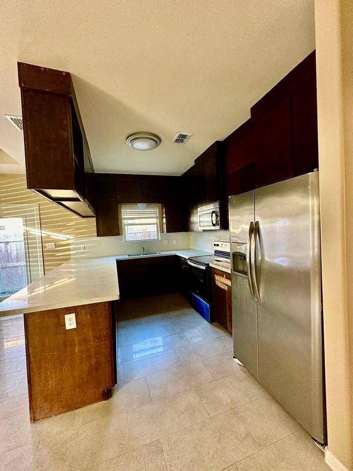 2407 N Mojave #4 - Photo 7 of 20