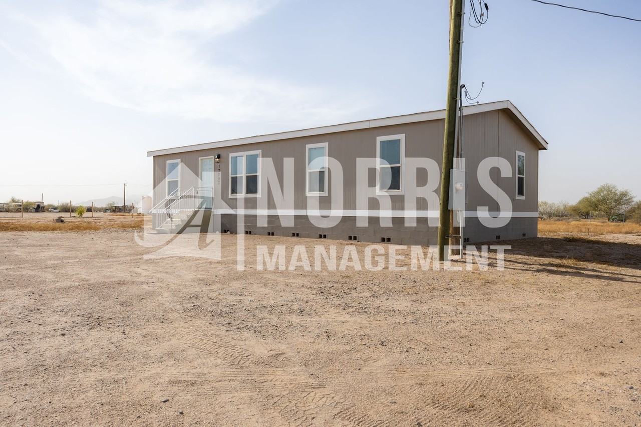 17727 W Salvatore Ln - Photo 2 of 26