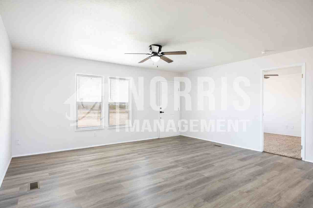 17727 W Salvatore Ln - Photo 7 of 26
