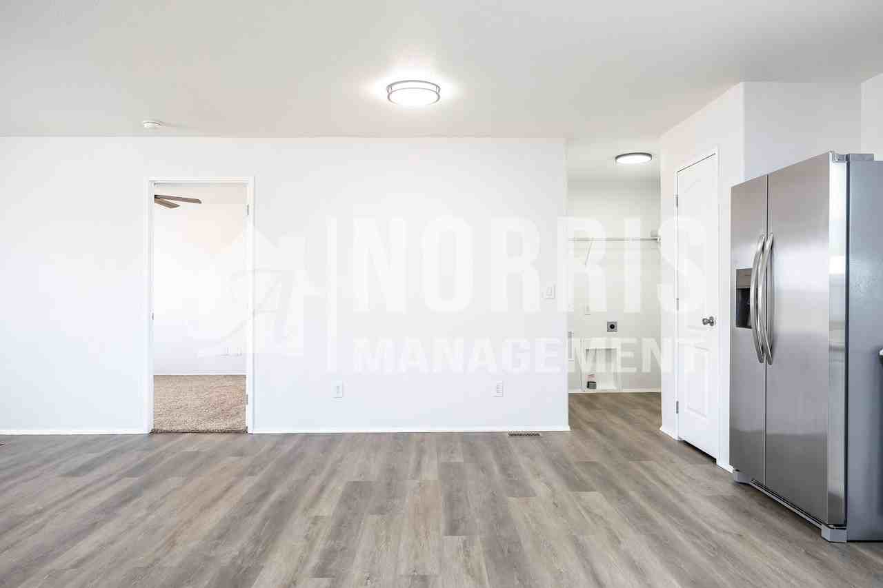 17727 W Salvatore Ln - Photo 7 of 25