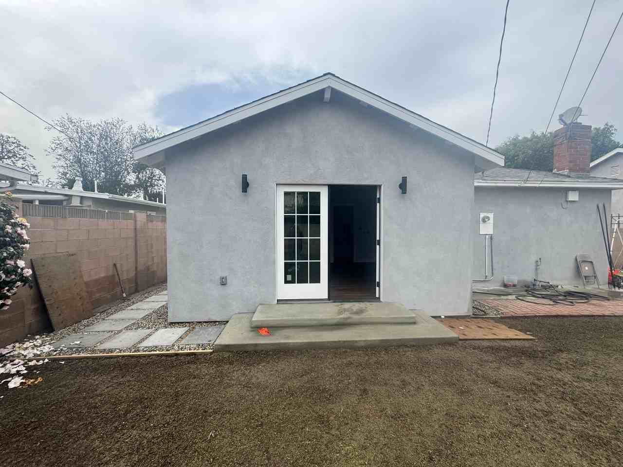 1900 1/2 N Bellflower Blvd - Photo 2 of 16