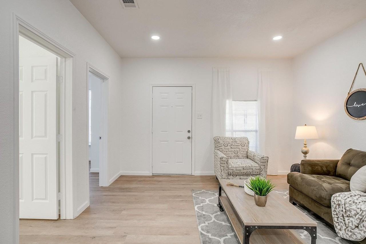 3645 Travis Avenue - Photo 3 of 28