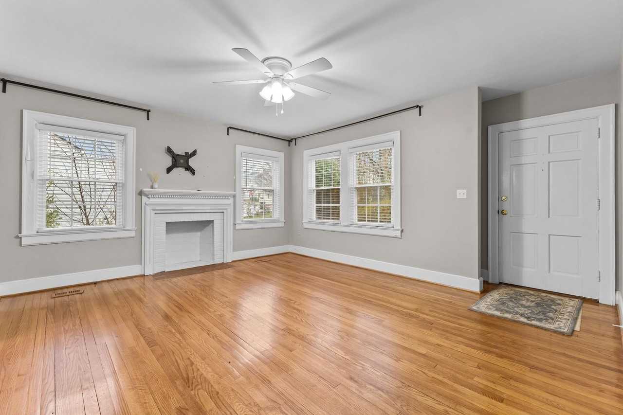 1005 S 8th St - Photo 4 of 15