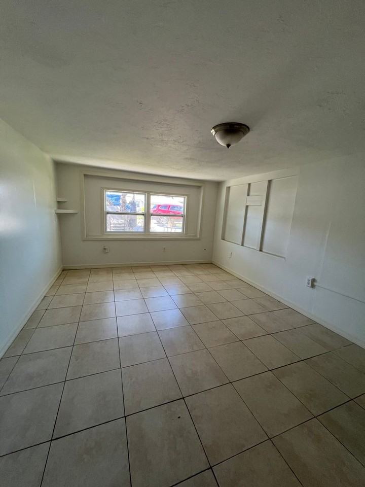 5831 13th Street Ct E - Photo 4 of 15