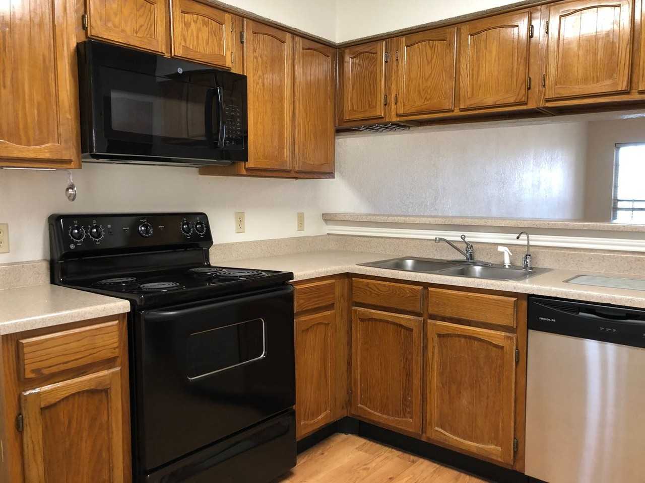 3008 Timothy Ln - Photo 4 of 16