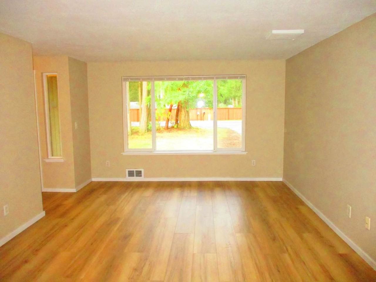 826 Island Blvd - Photo 3 of 15