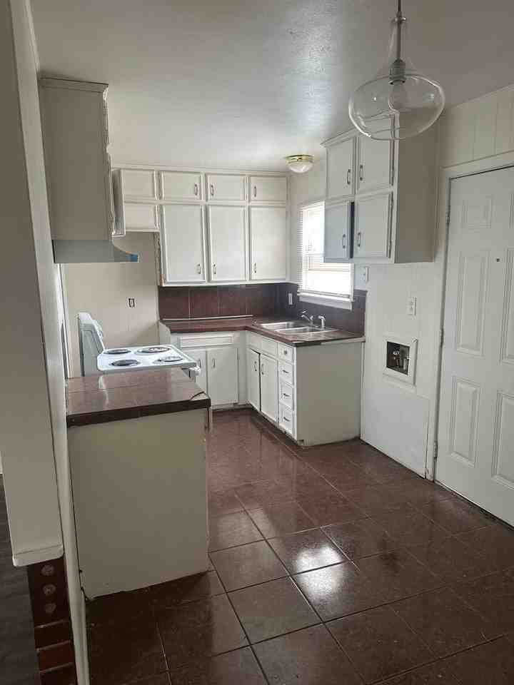 2104 E 29th St - Photo 3 of 8