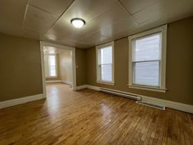 904-906 Burr St - Photo 1 of 1