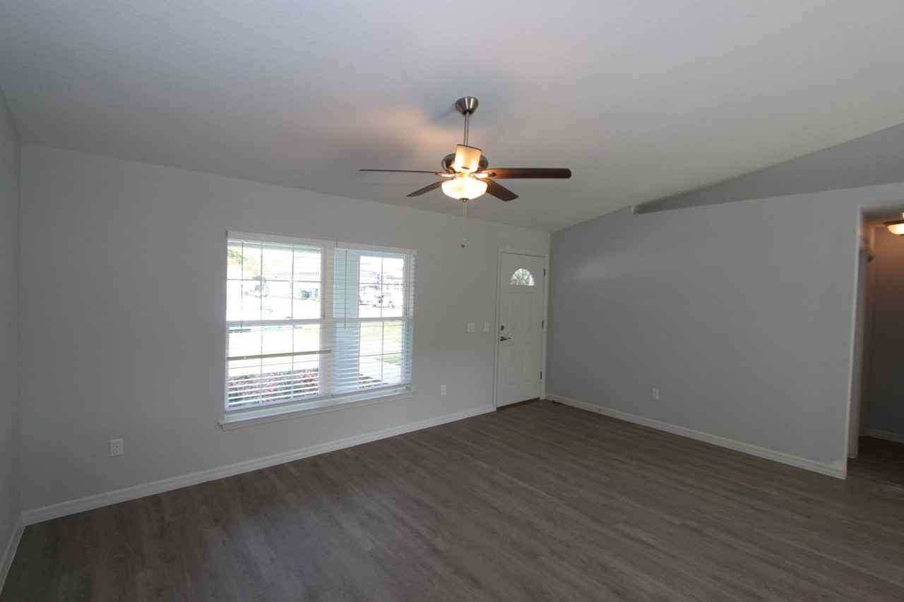 8282 8282 SE 161st St - Photo 4 of 22