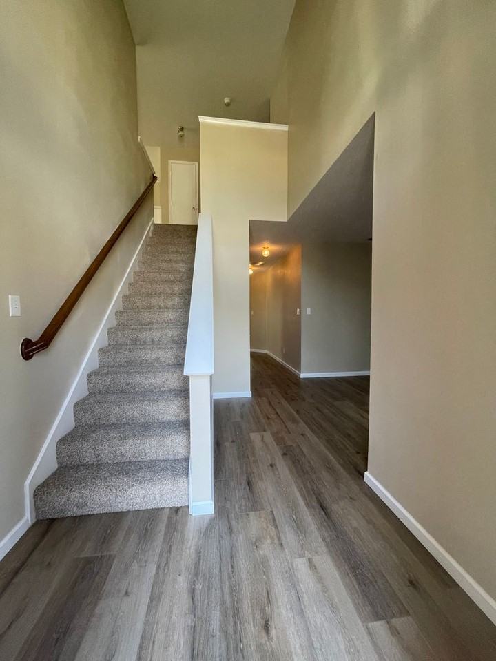 213 Beechgrove Ter - Photo 3 of 48