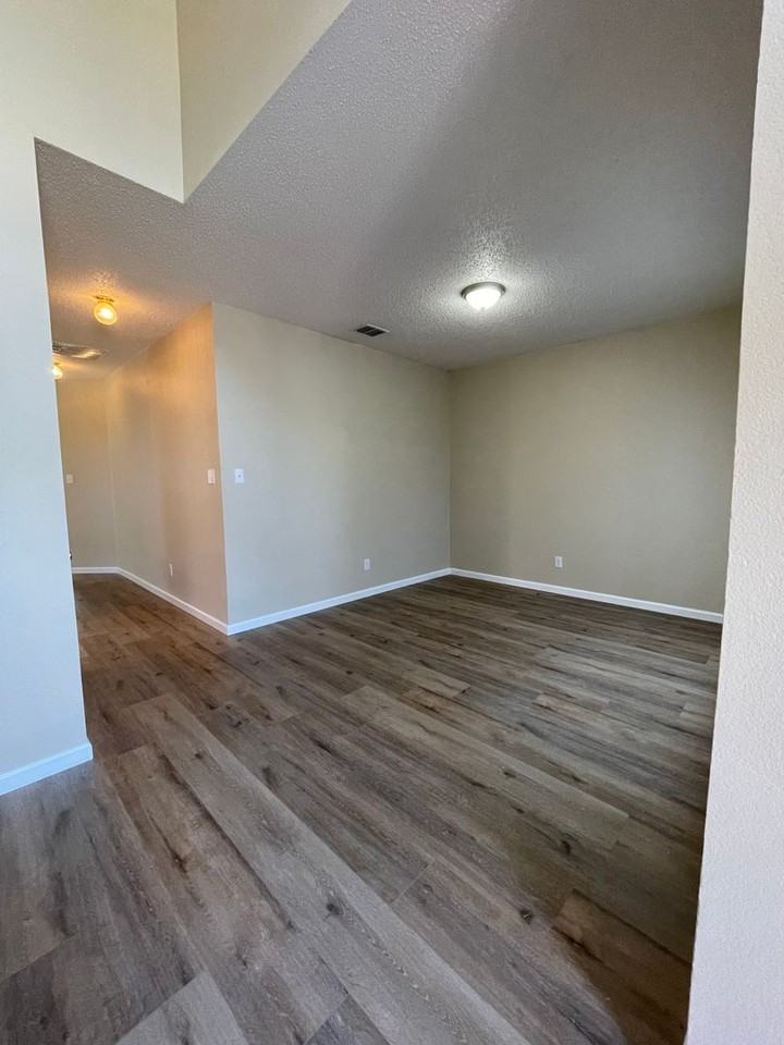 213 Beechgrove Ter - Photo 5 of 48