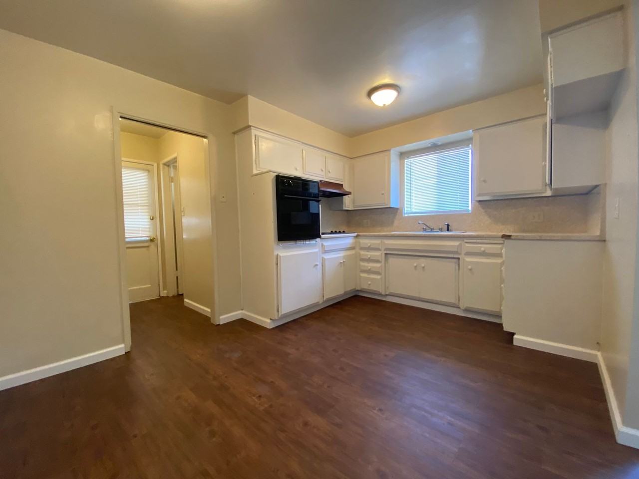 605 4th St - Photo 4 of 11