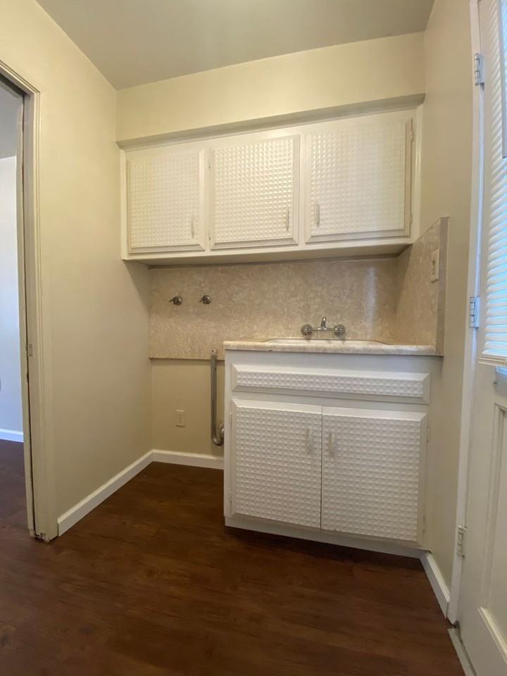 605 4th St - Photo 6 of 11