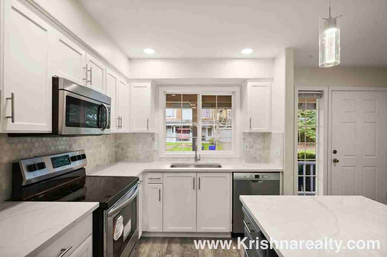 852 Ne 70th Ave - Photo 5 of 23