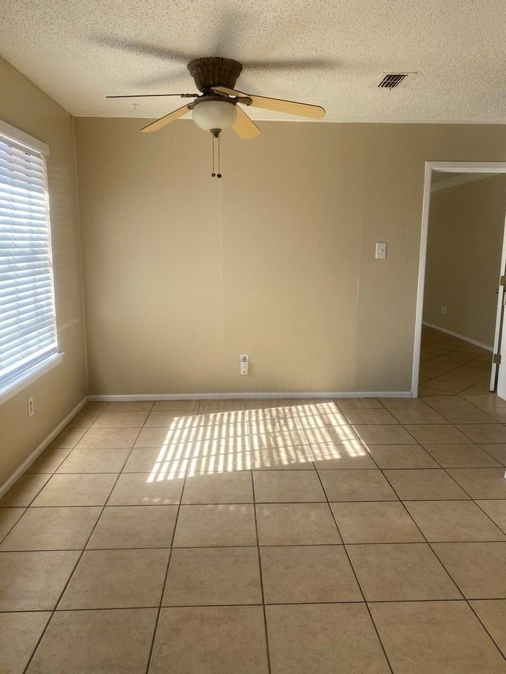 3417 83rd Dr - Photo 4 of 18