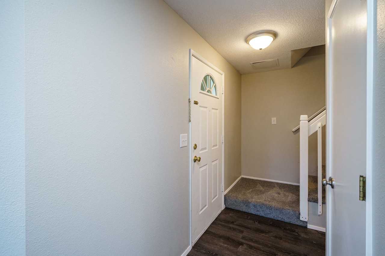 12410 Ne 101st St - Photo 2 of 39