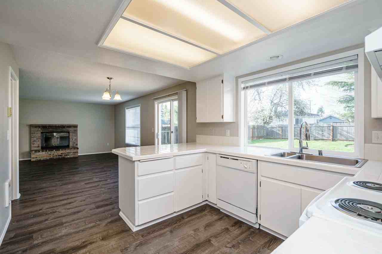 12410 Ne 101st St - Photo 7 of 39