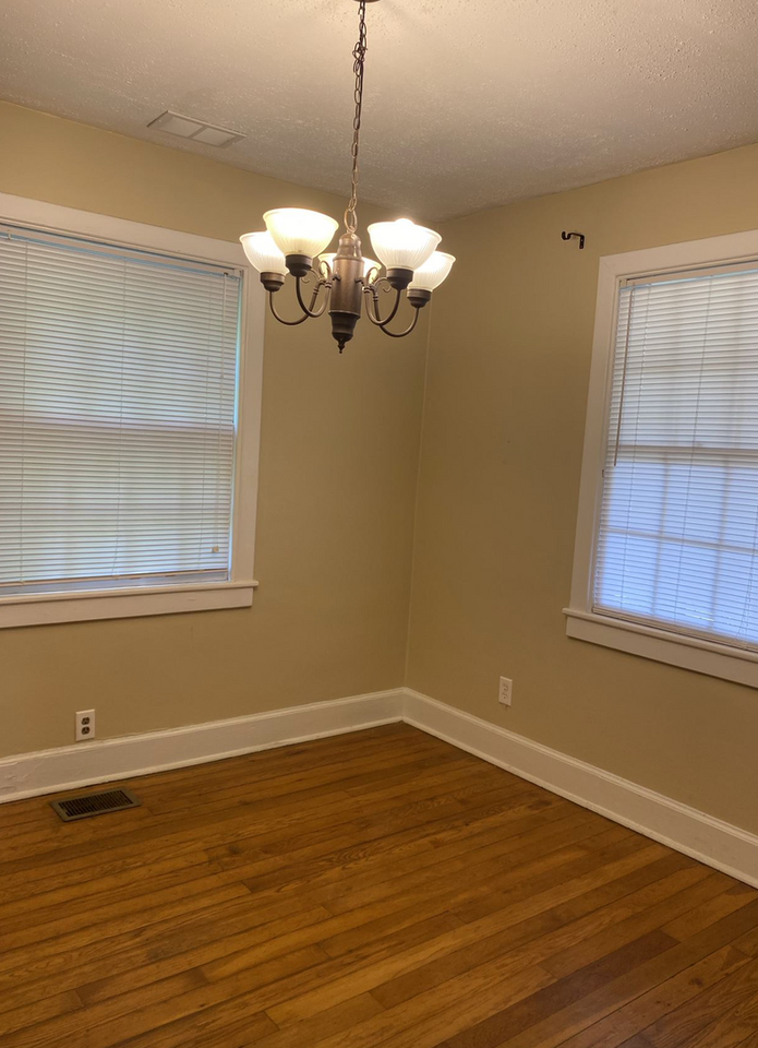 319 Brookwood Dr - Photo 5 of 10