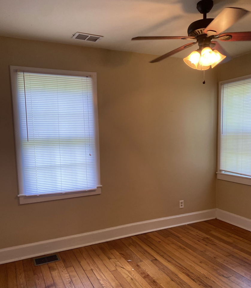 319 Brookwood Dr - Photo 6 of 10