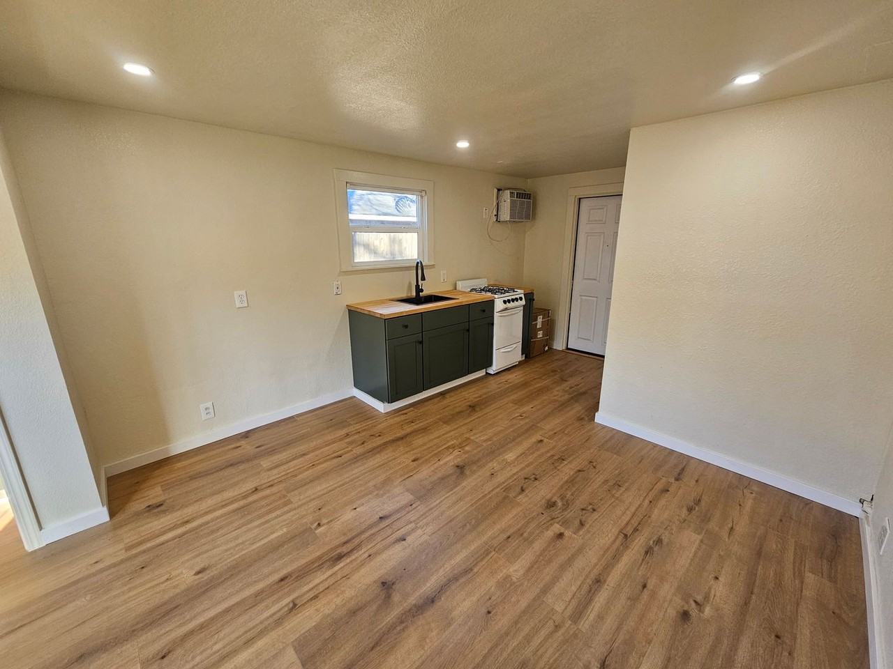 1930 Arcadian Ave #G - Photo 7 of 11