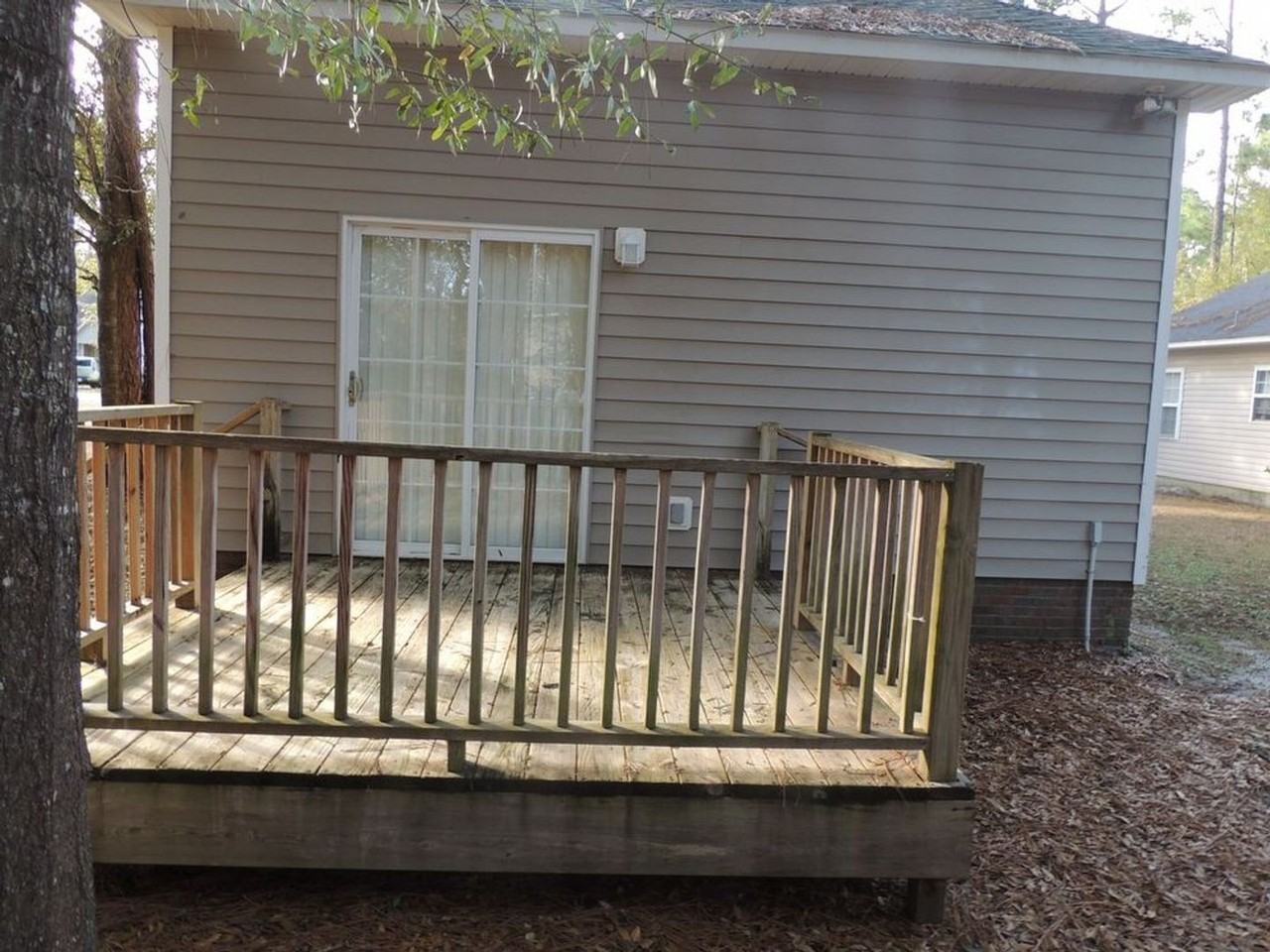 135 Charter Dr - Photo 3 of 16