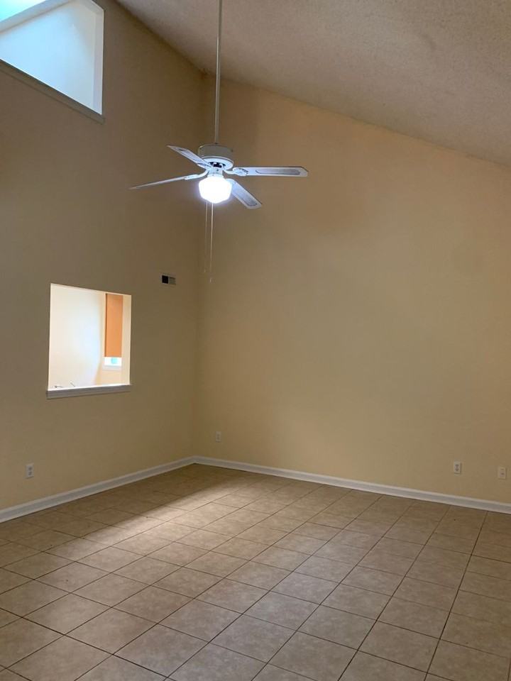 135 Charter Dr - Photo 7 of 16