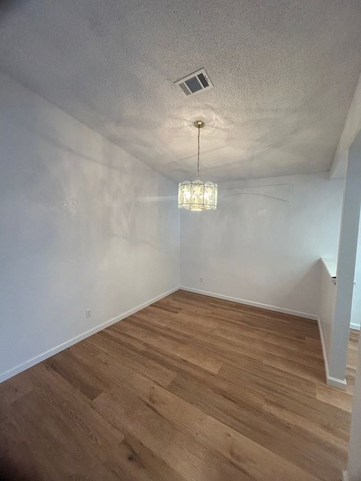 940 Matthew Ct - Photo 3 of 19
