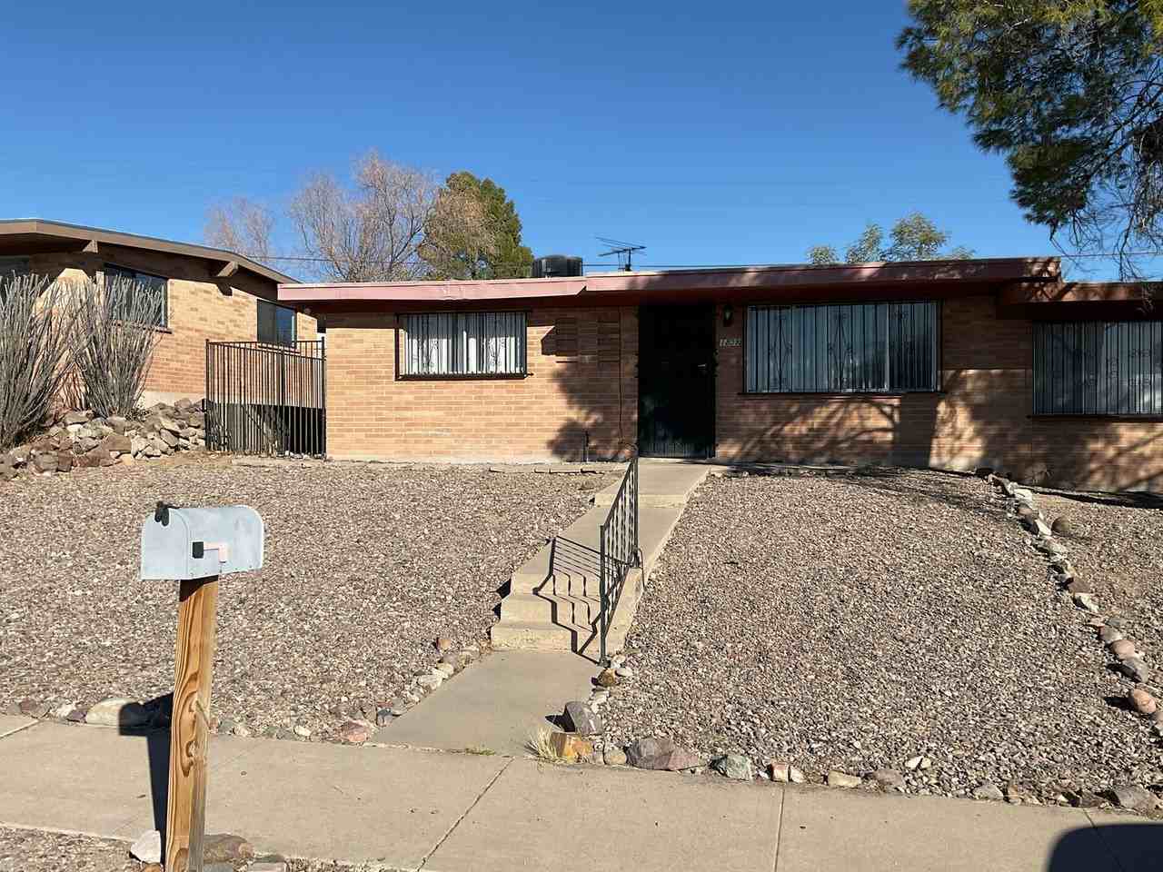 1808 W Caravelle Rd - Photo 2 of 20
