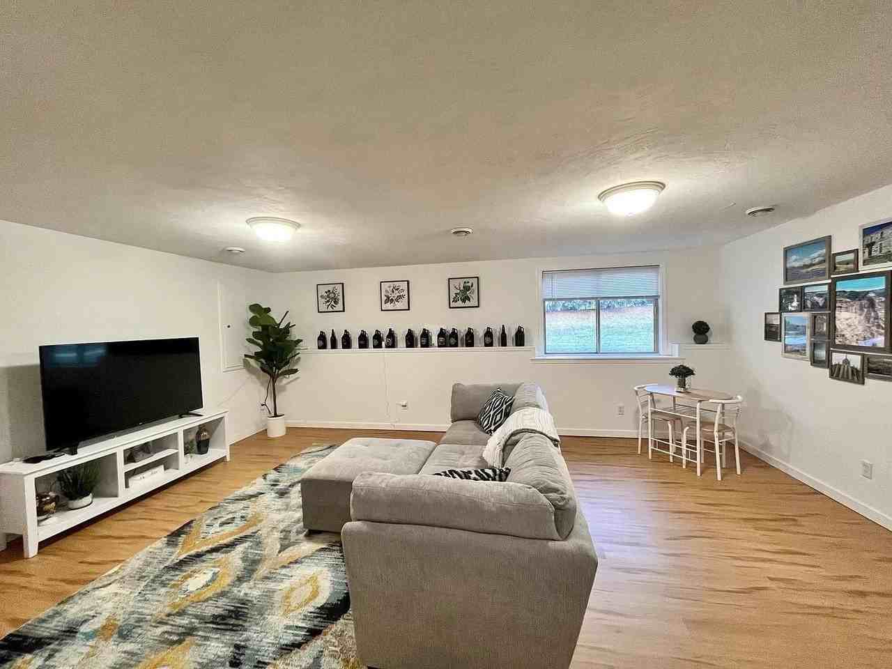 825 Rundquist Way - Photo 3 of 27