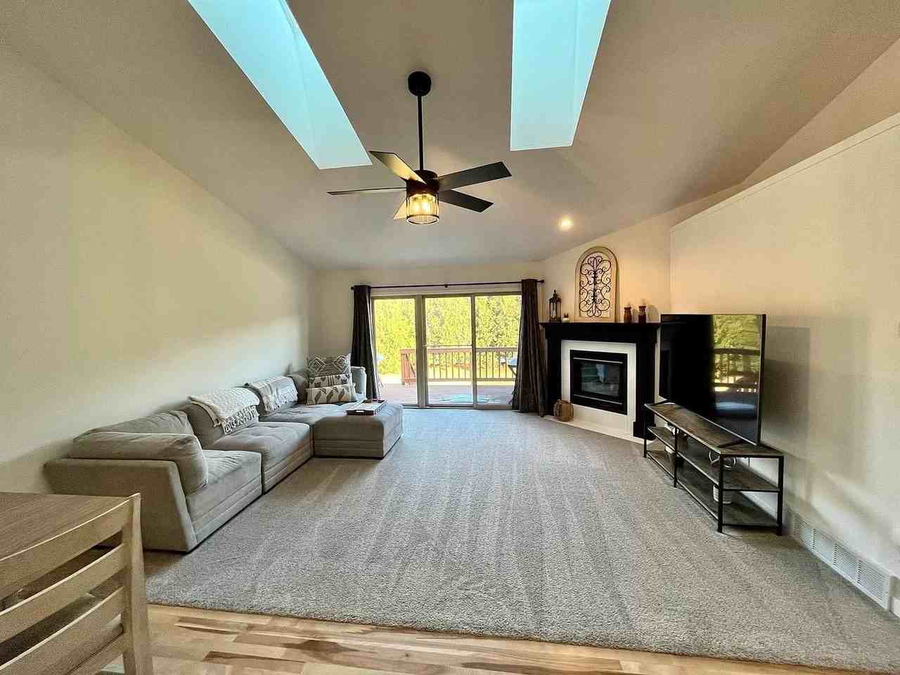 825 Rundquist Way - Photo 5 of 27