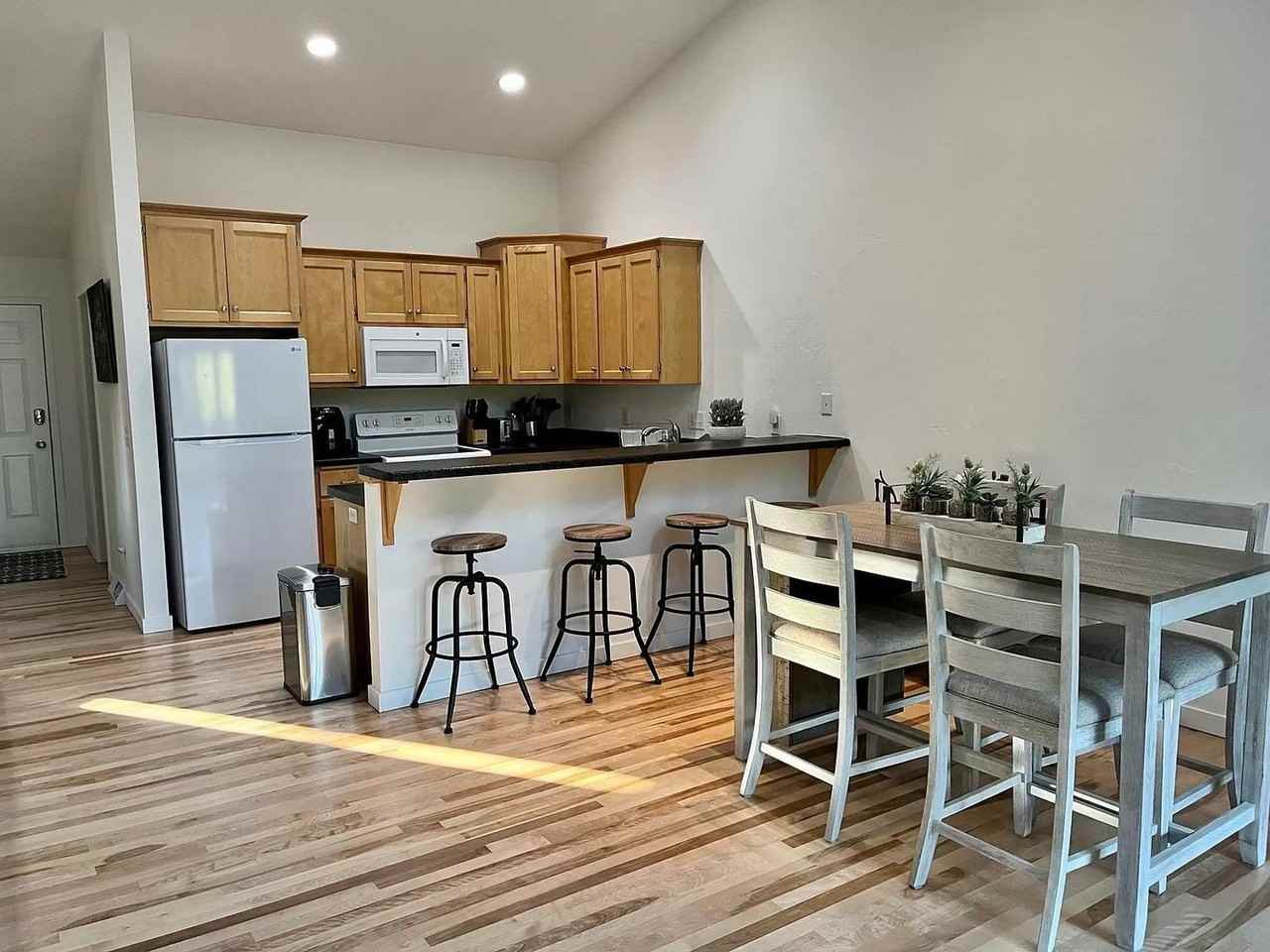 825 Rundquist Way - Photo 6 of 27