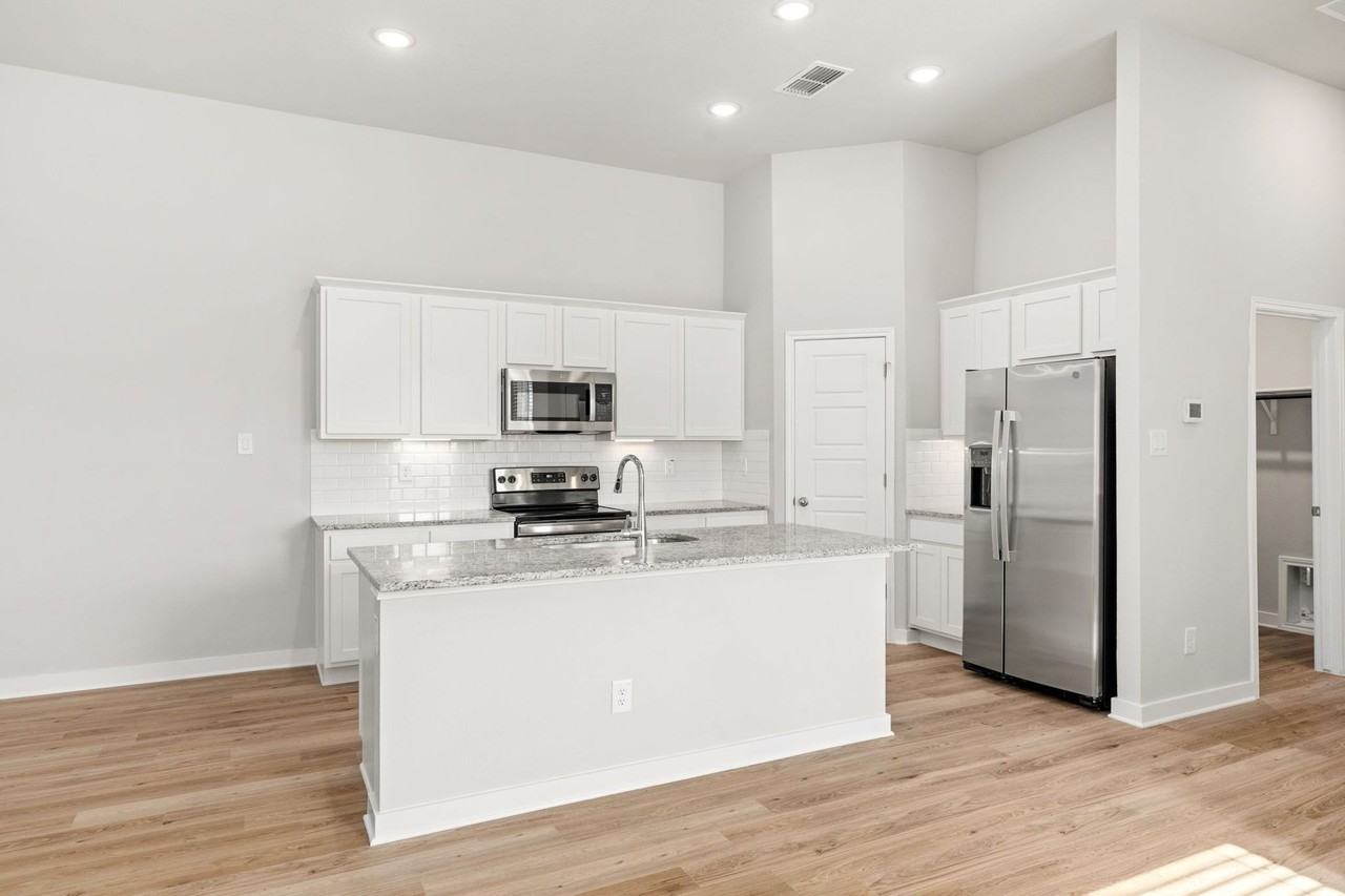 732 Staglin St #B - Photo 3 of 50