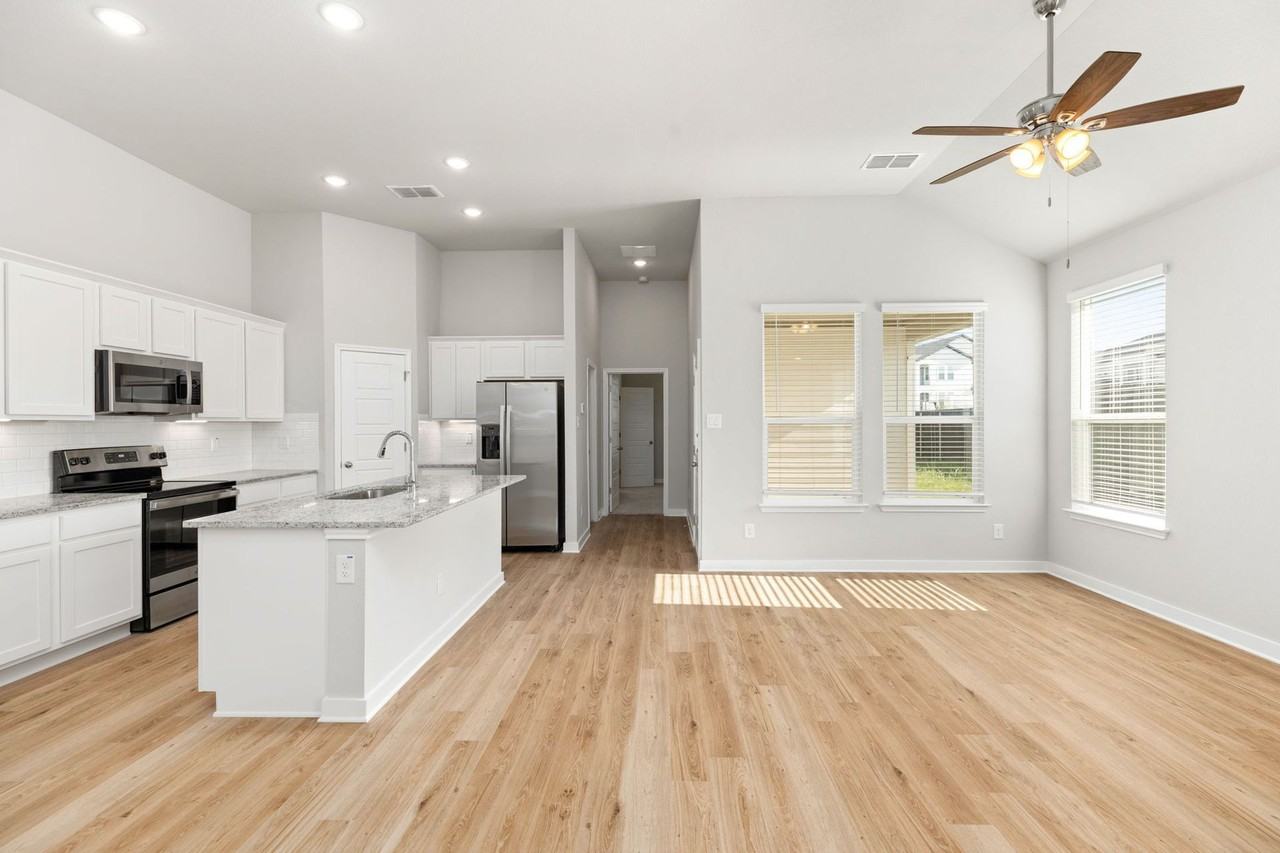 732 Staglin St #B - Photo 5 of 50