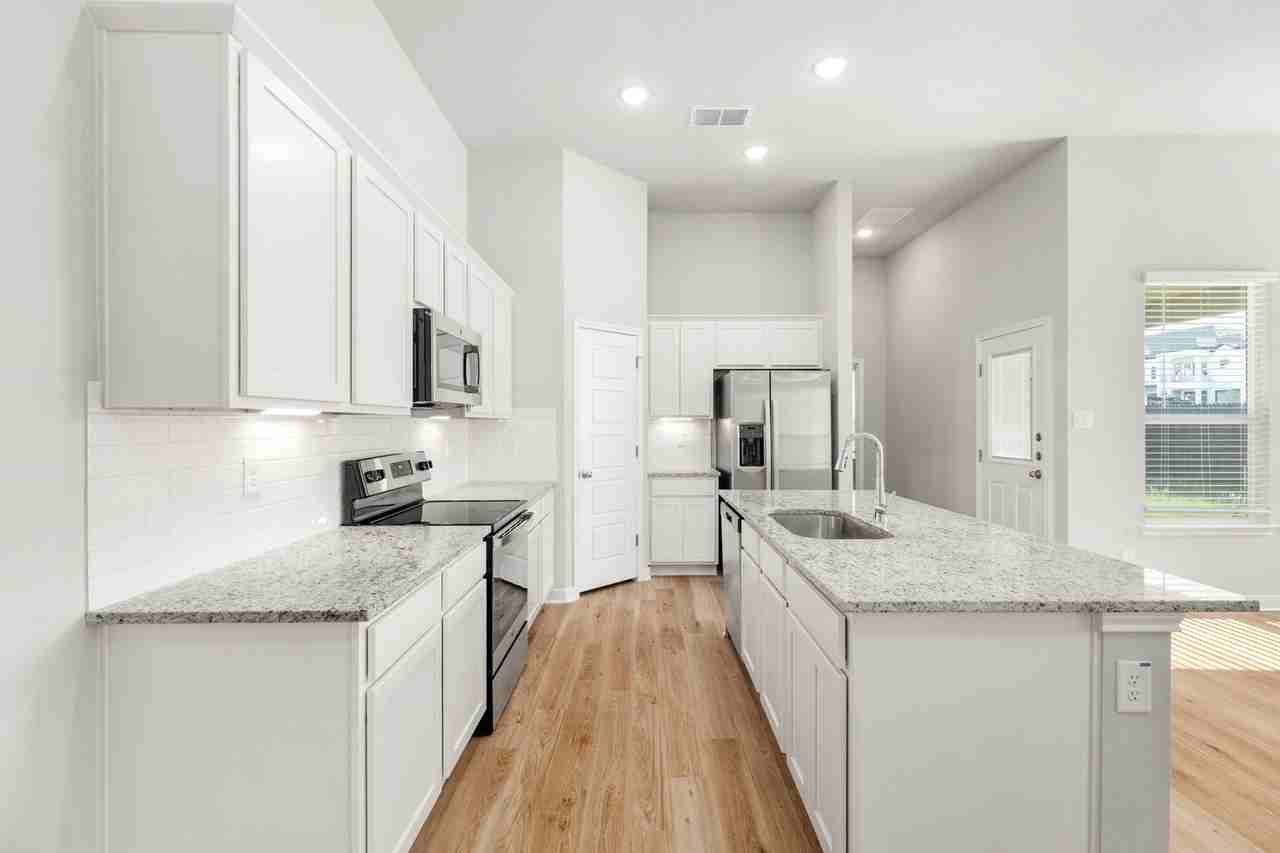 732 Staglin St #B - Photo 7 of 50