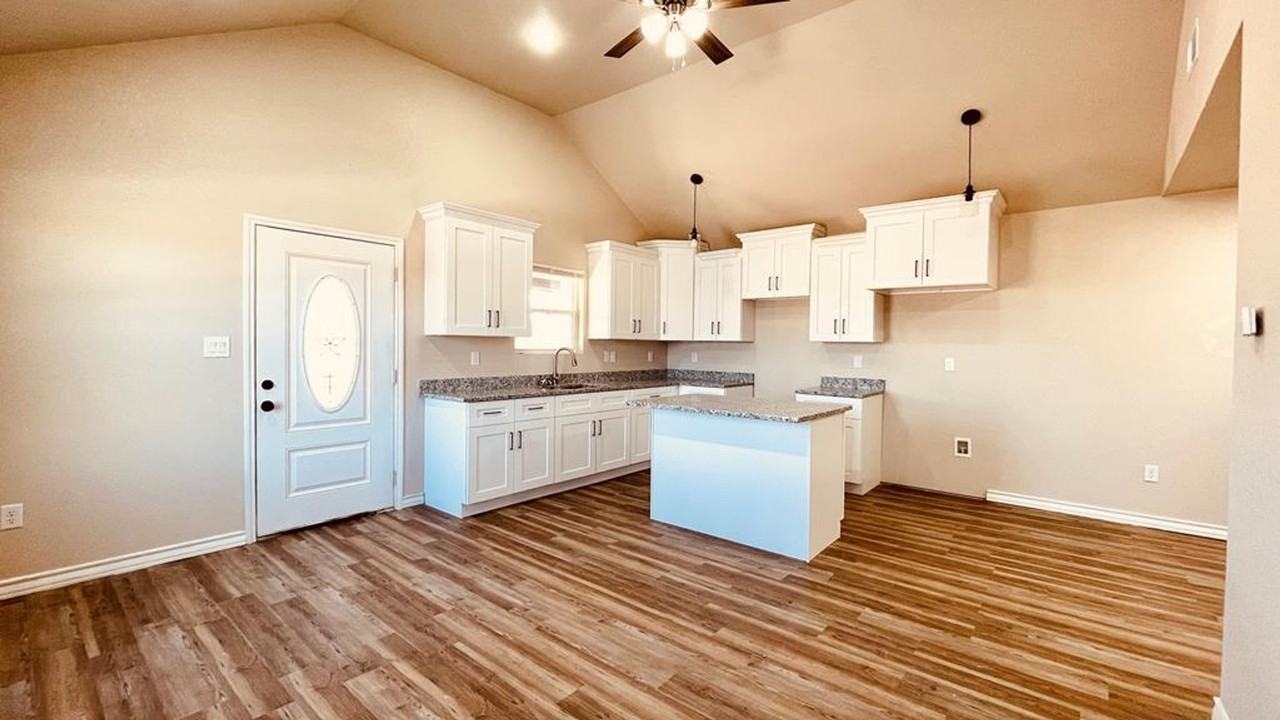 512 Dumas Ave - Photo 5 of 14