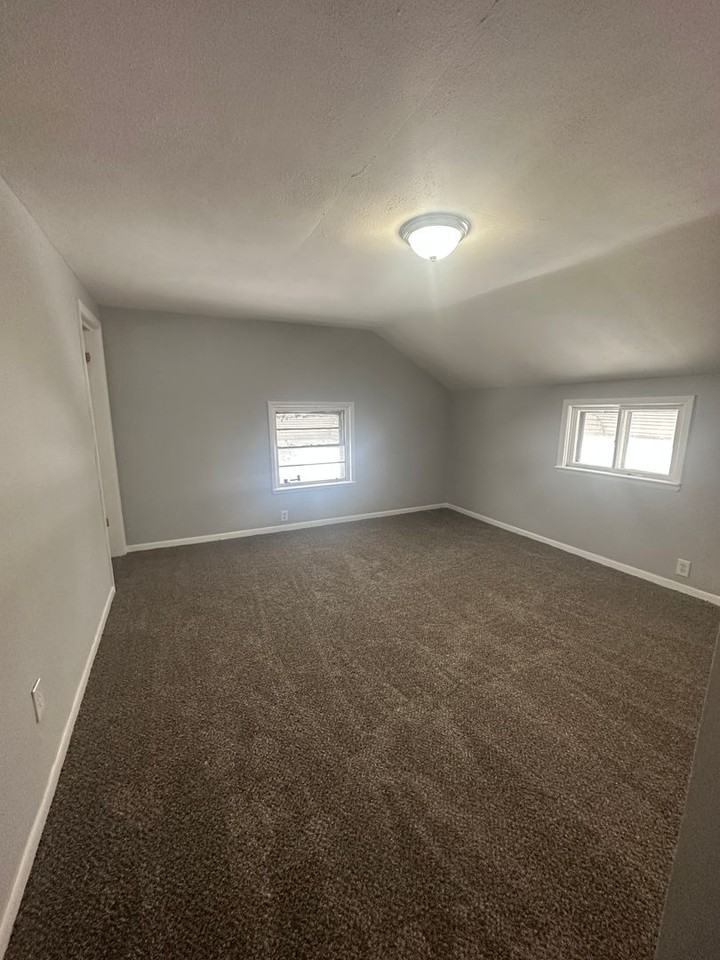 9110 Macomb Ave - Photo 5 of 16