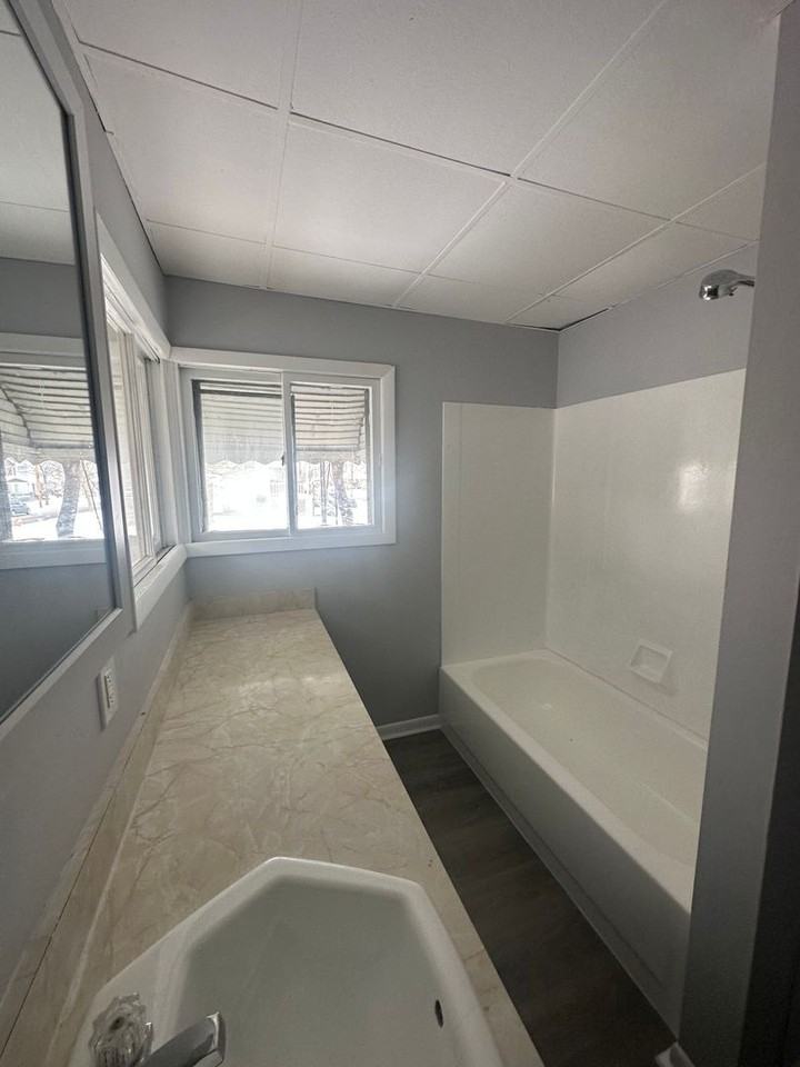 9110 Macomb Ave - Photo 6 of 16