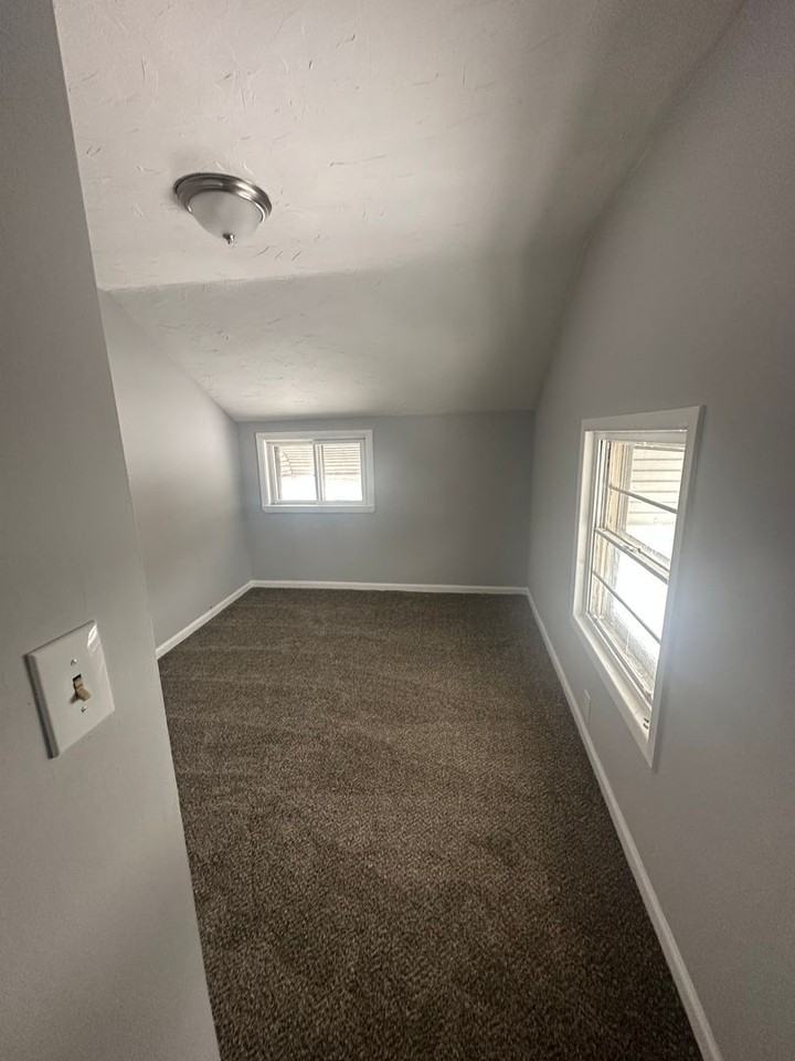 9110 Macomb Ave - Photo 7 of 16