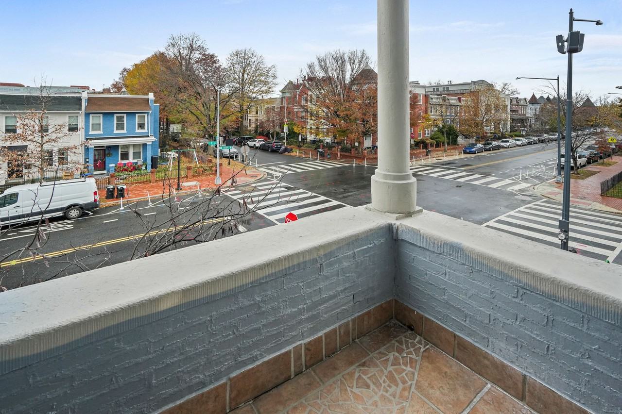 235 F St NE - Photo 3 of 27