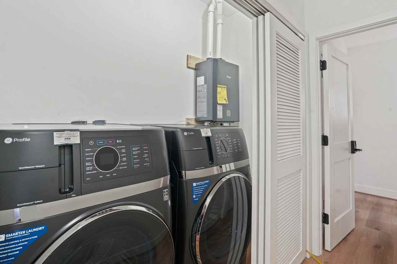 235 F St NE - Photo 4 of 27