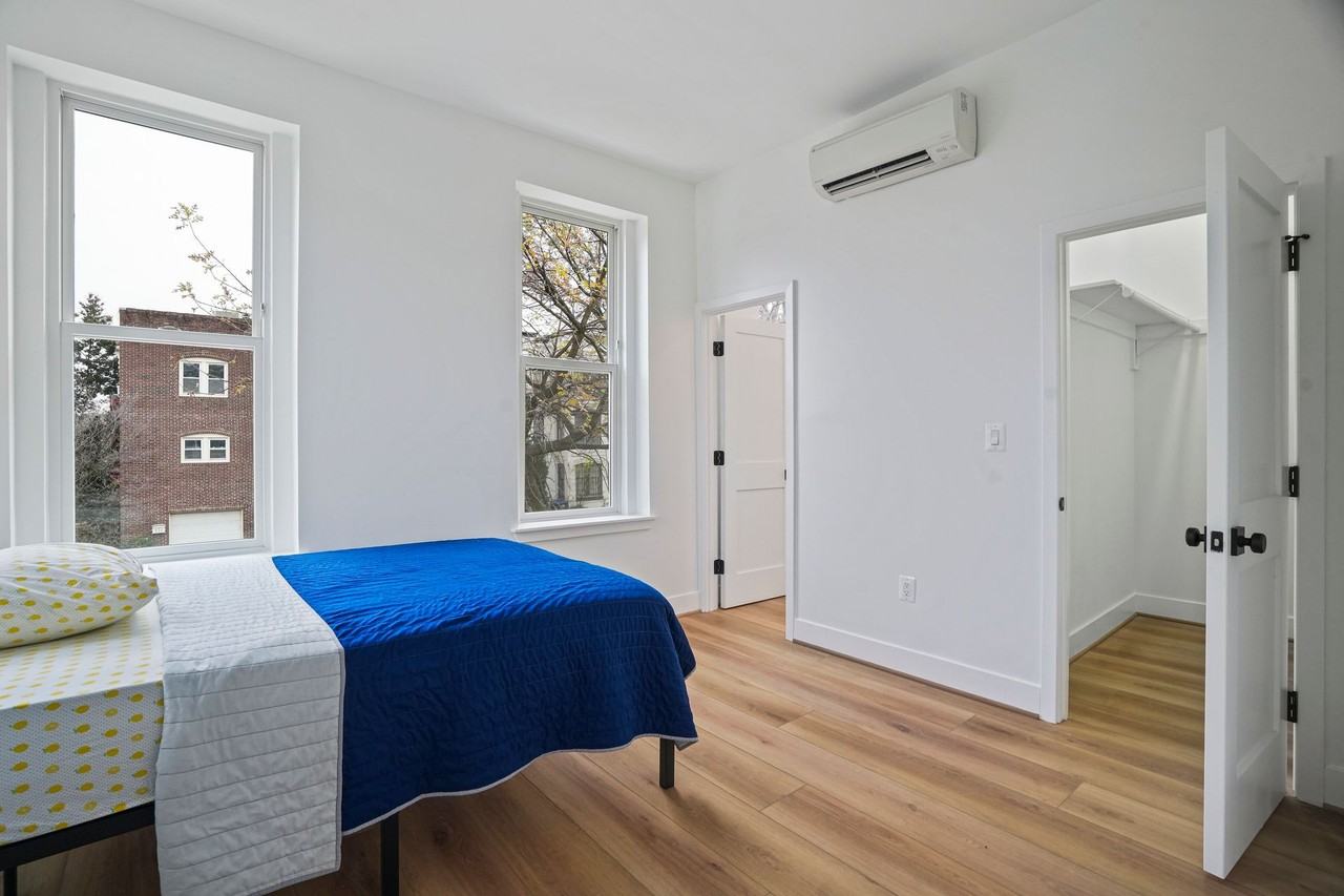 235 F St NE - Photo 7 of 27