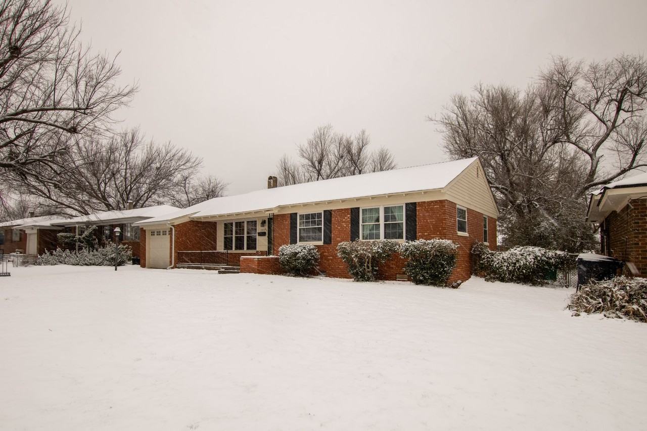 3033 Nw 69th St - Photo 2 of 26